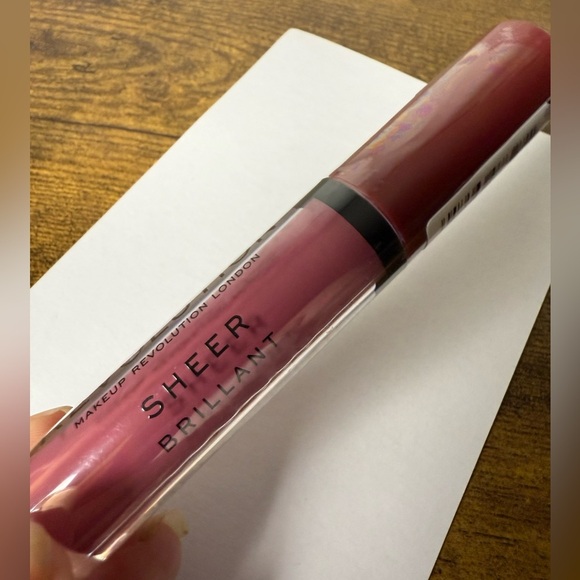 Makeup Revolution Beauty Sheer Brilliant Lipgloss in Sheer Dollhouse - Picture 7 of 10